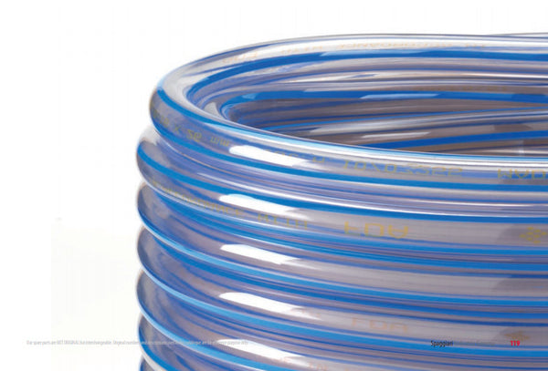 Manguera transparente para paso de aire y leche en equipos de ordeño — foto real