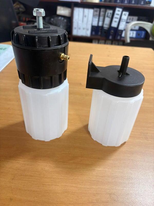 Aceitera lubricador empacada — foto real