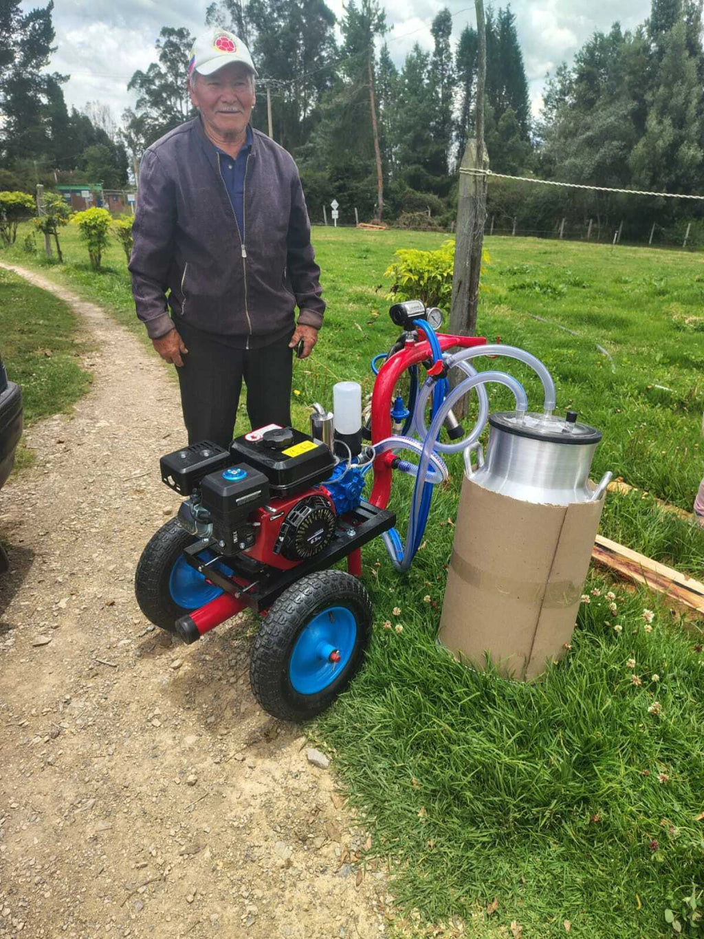 Equipo de ordeño Ecomilk en el potrero