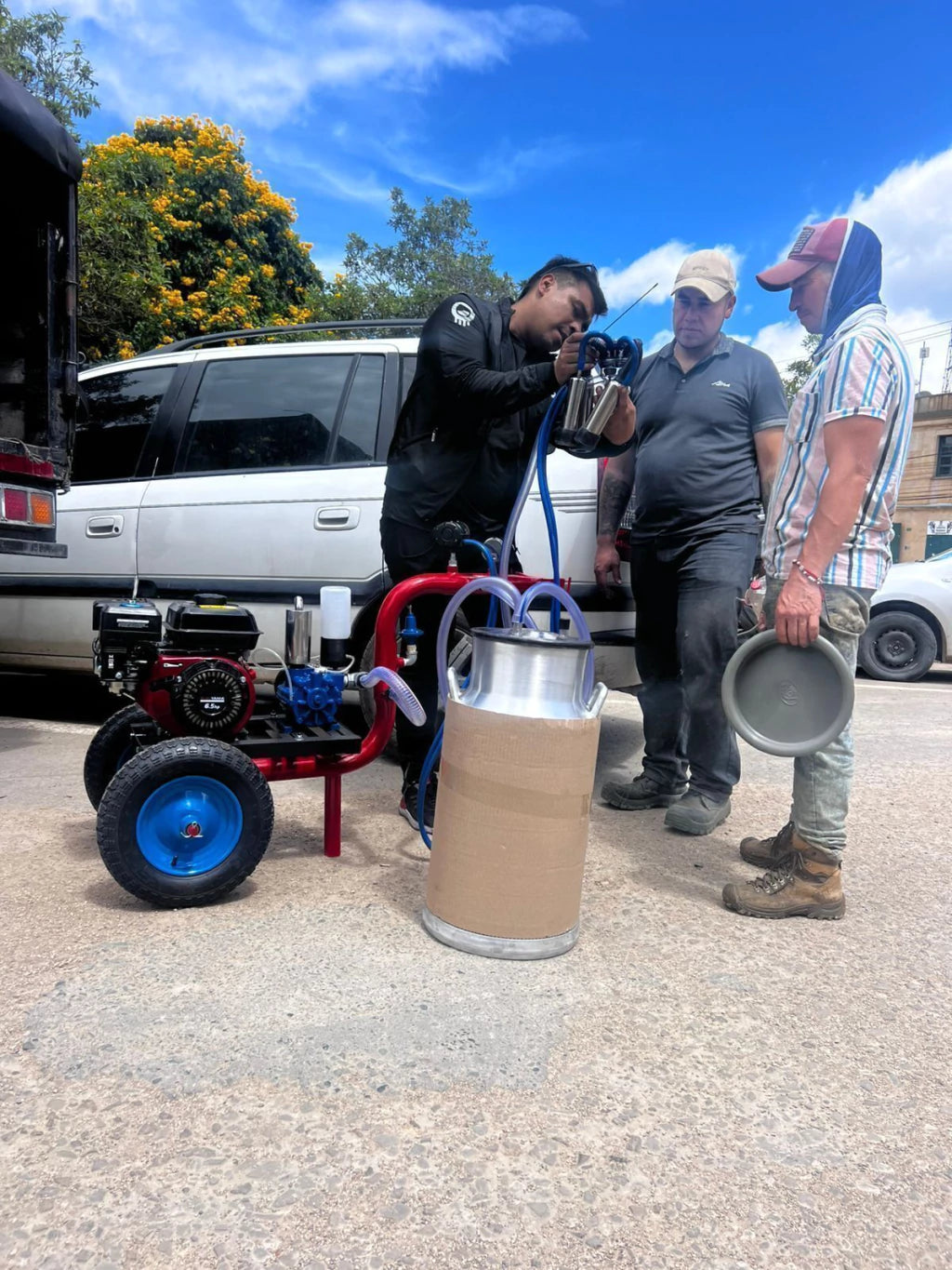 Equipo de ordeño Ecomilk con su cantina