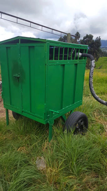 Caseta de ordeño en el potrero
