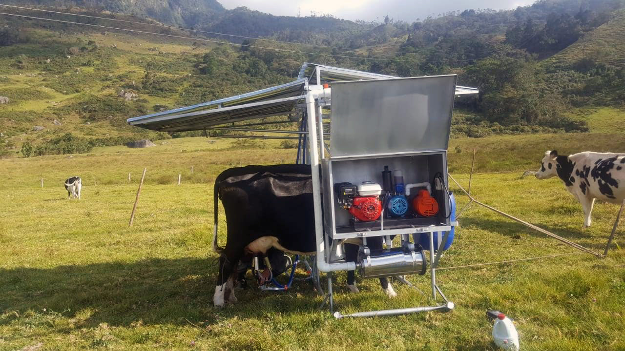 Establo de Ordeño Portátil Galvanizado con comederos, teja y cajón de 1 puesto