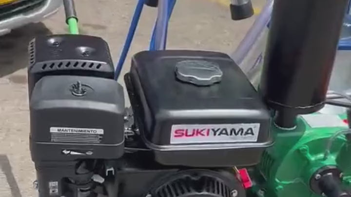 Recorrido de cerca por el Twin Car Económica: motor a gasolina Sukiyama, bomba de vacío lubricada de 450 litros y motor eléctrico montados en el mismo chasis, y las unidades de ordeño con la cantina de aluminio de 40 litros