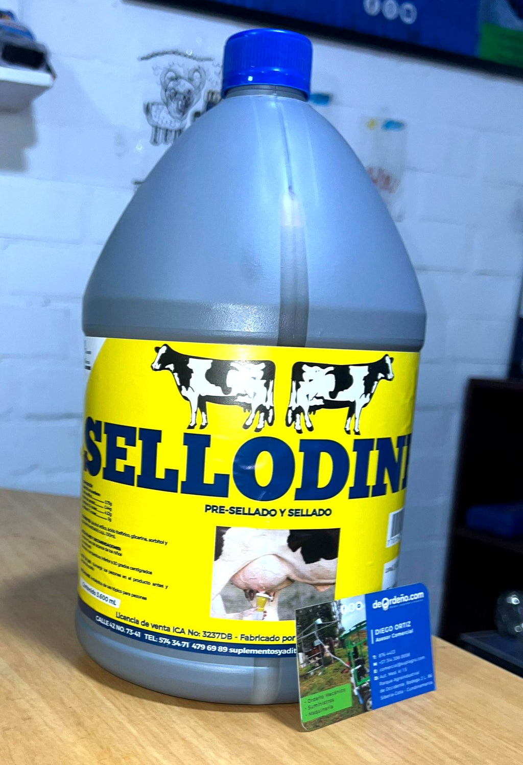 Foto real del galón de Sellodine con su etiqueta y la licencia ICA 3237DB