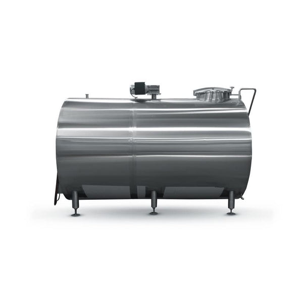Tanque horizontal cerrado de gran capacidad para centro de acopio de leche — foto real