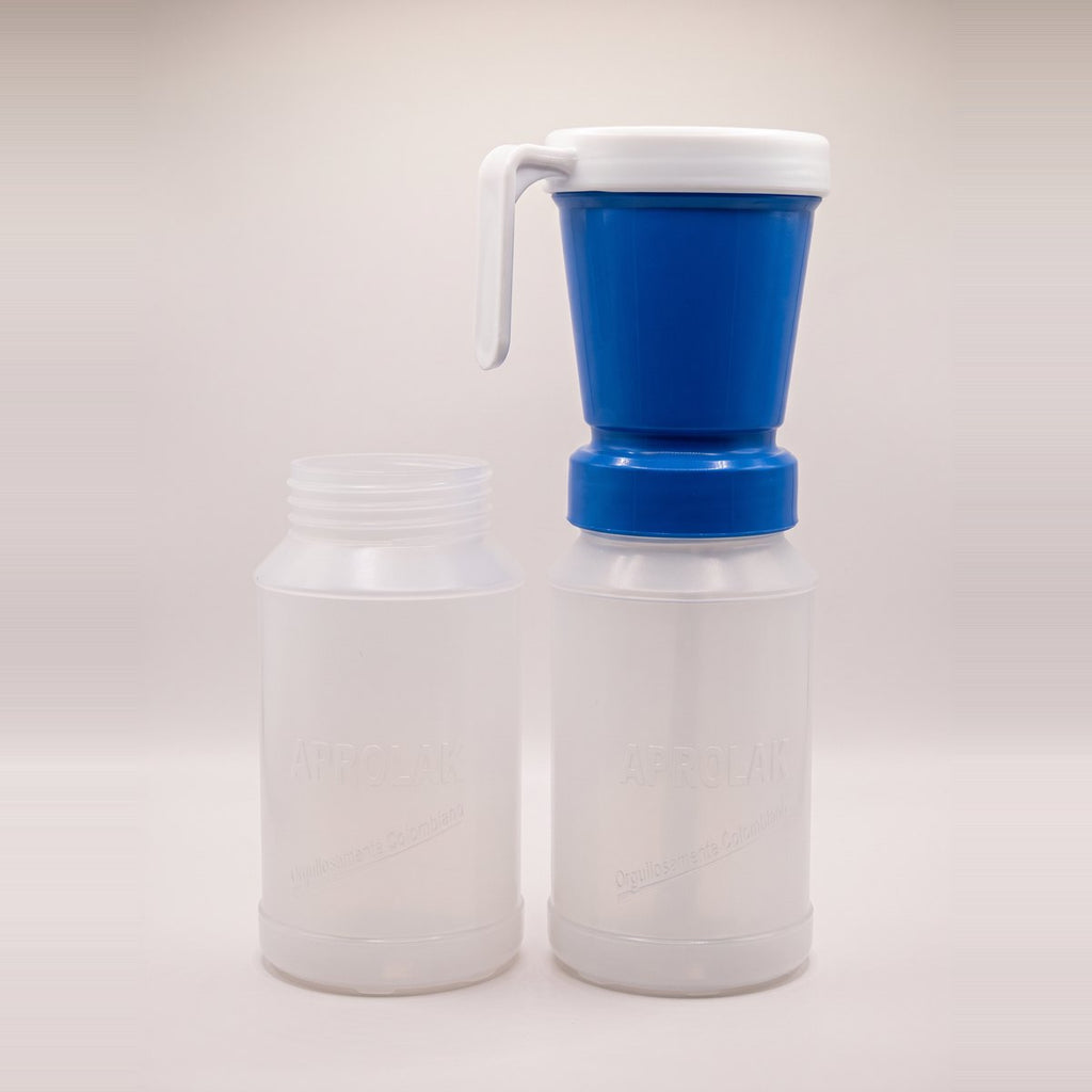 Vaso sellador de pezones con su frasco de repuesto; la copa llega azul, verde o roja según el lote