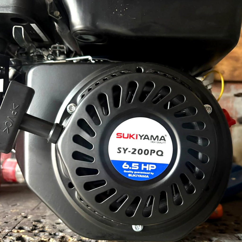 El yoyo arrancador instalado al frente de un motor a gasolina de 6.5 HP
